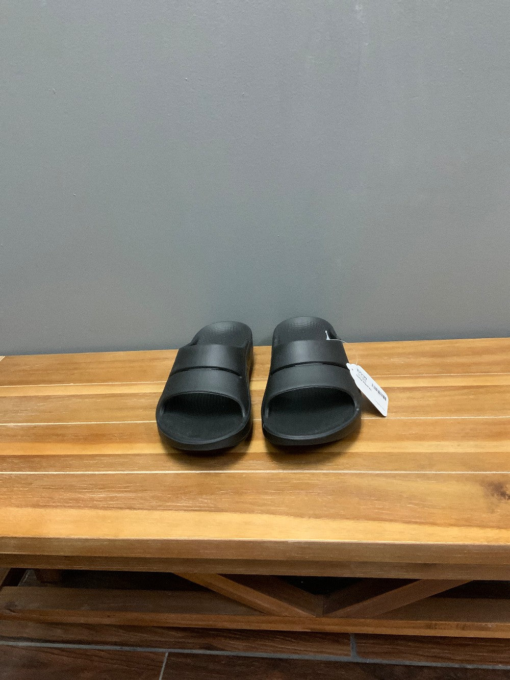 Oofos Slides Sz.